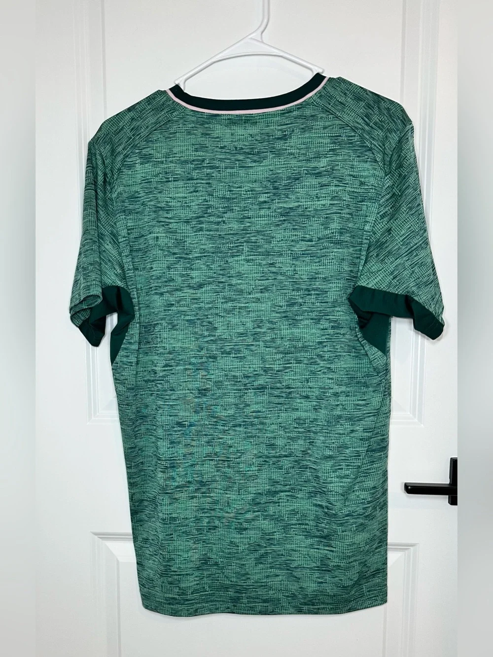 Yonex Men’s V-Neck Performance Tee